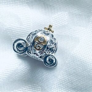 🏰 NWOT Princess Cinderella's Carriage Charm✨